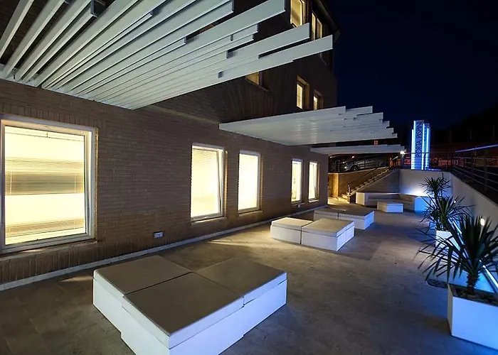 皮希尼港公寓酒店