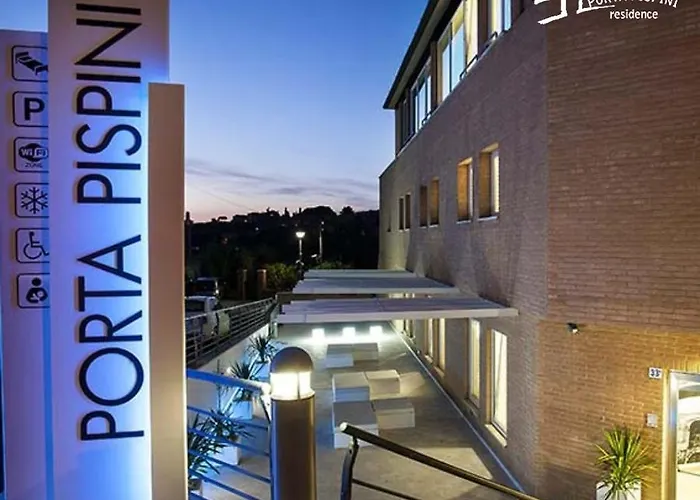 皮希尼港公寓酒店